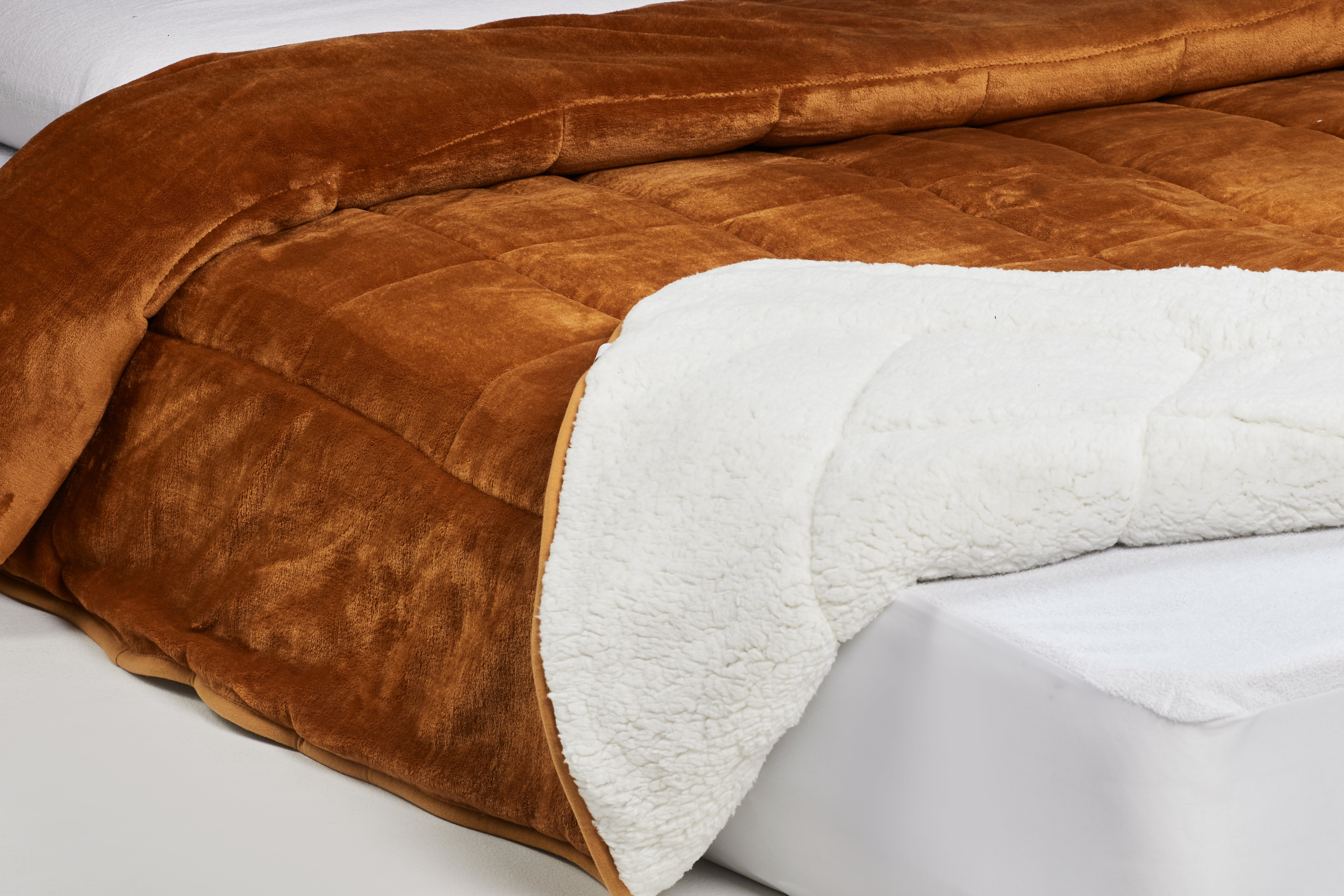 Cobija Flannel Dorada